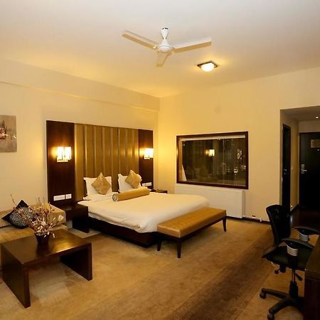 Hotel Pine Spring Wazir Bagh Srīnagar 外观 照片
