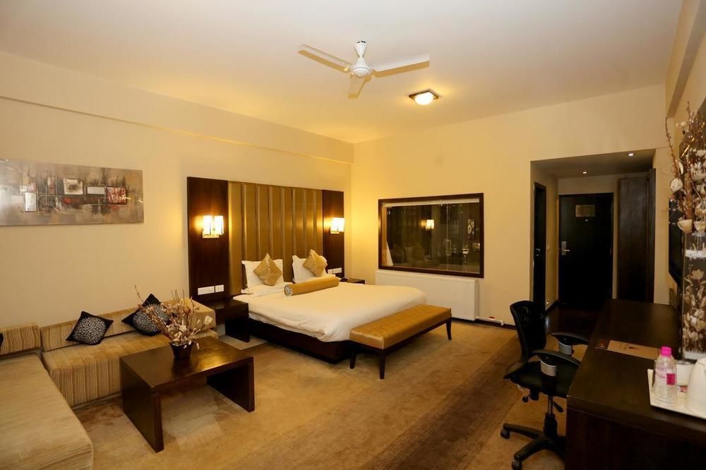Hotel Pine Spring Wazir Bagh Srīnagar 外观 照片