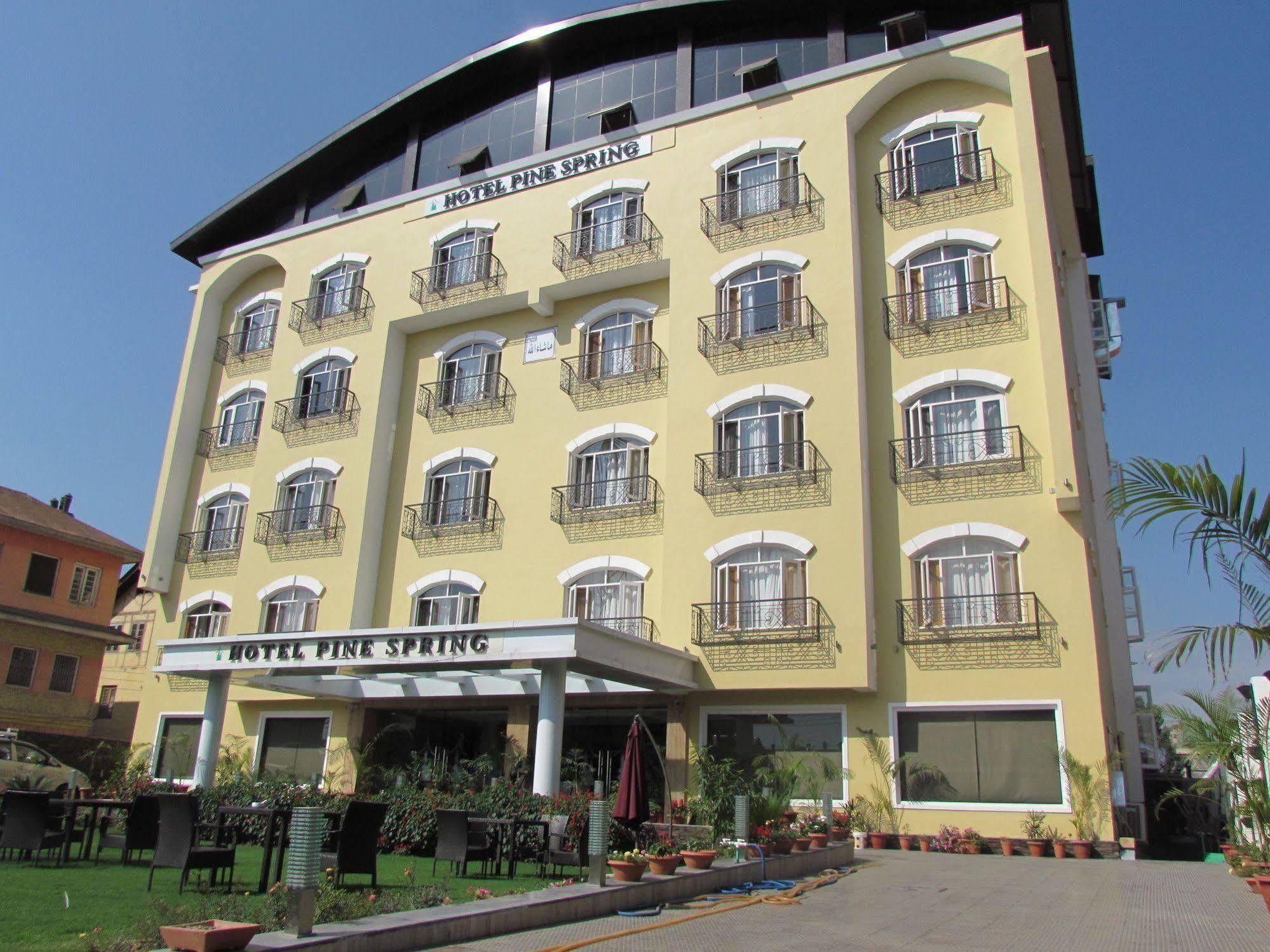Hotel Pine Spring Wazir Bagh Srīnagar 外观 照片