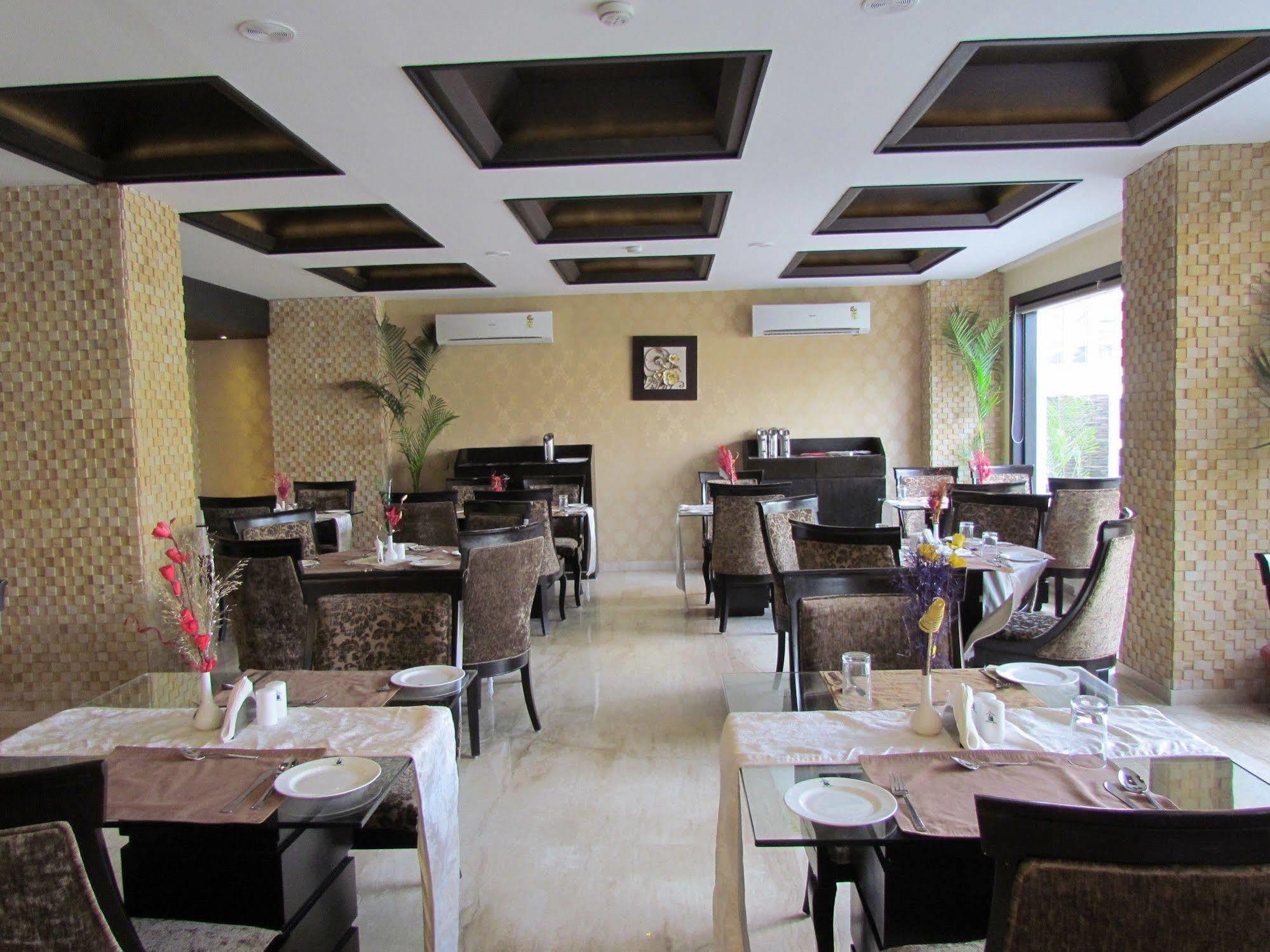 Hotel Pine Spring Wazir Bagh Srīnagar 外观 照片