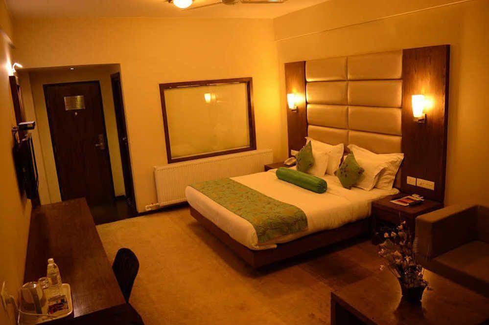 Hotel Pine Spring Wazir Bagh Srīnagar 外观 照片