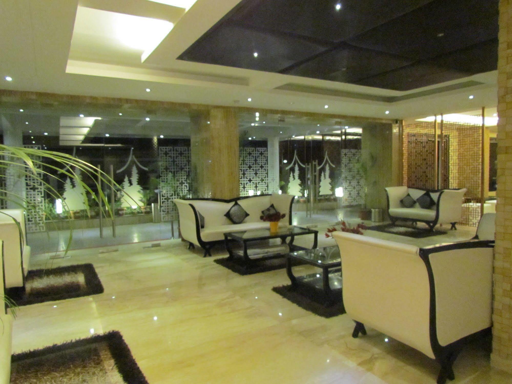 Hotel Pine Spring Wazir Bagh Srīnagar 外观 照片