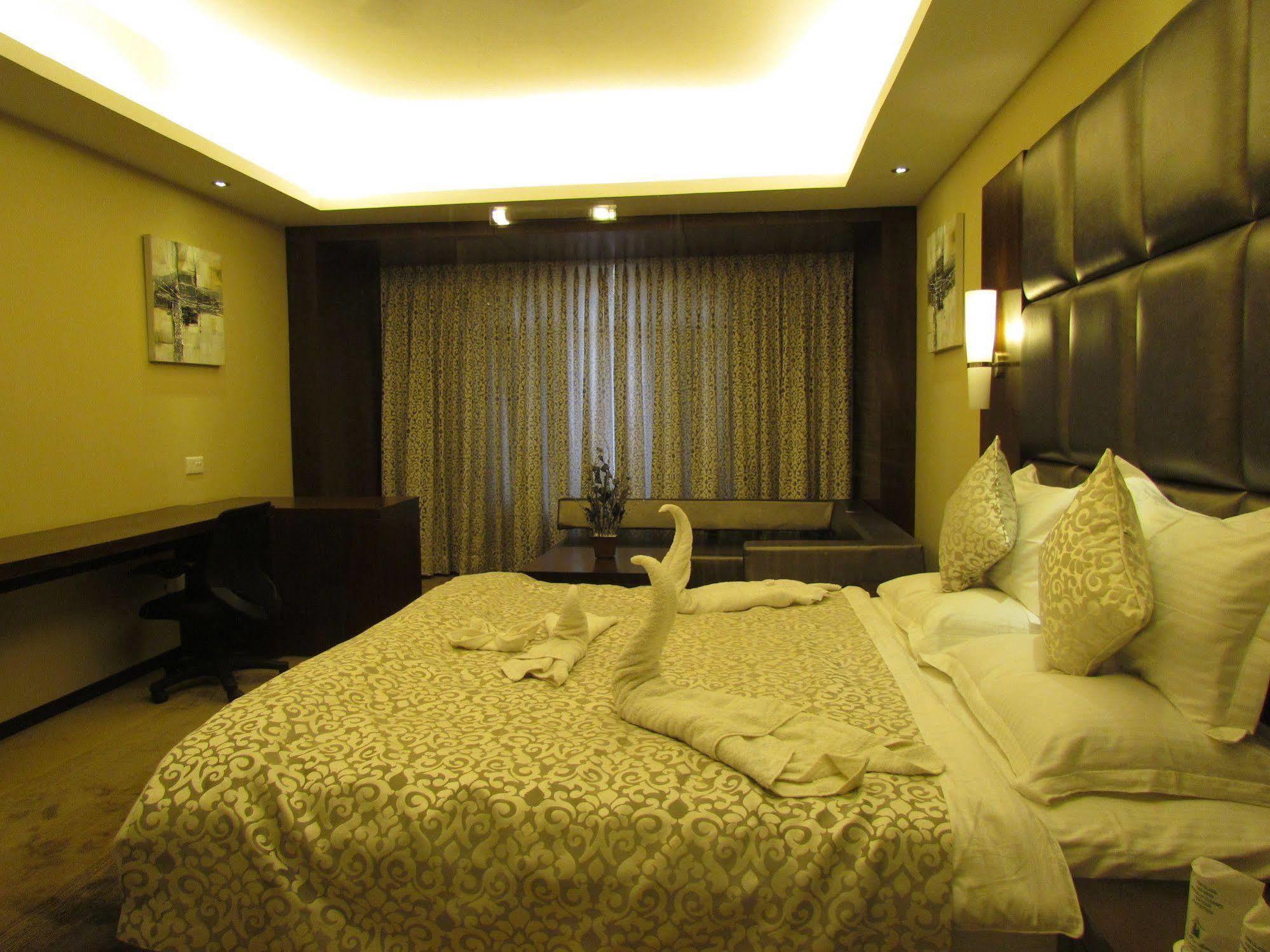 Hotel Pine Spring Wazir Bagh Srīnagar 外观 照片
