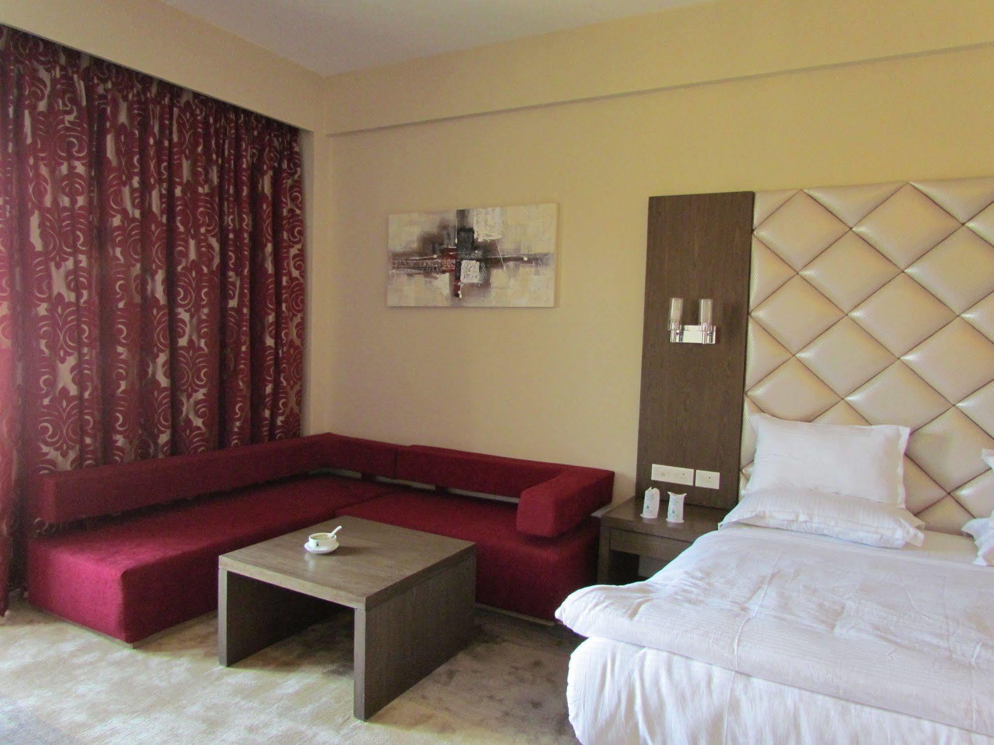 Hotel Pine Spring Wazir Bagh Srīnagar 外观 照片