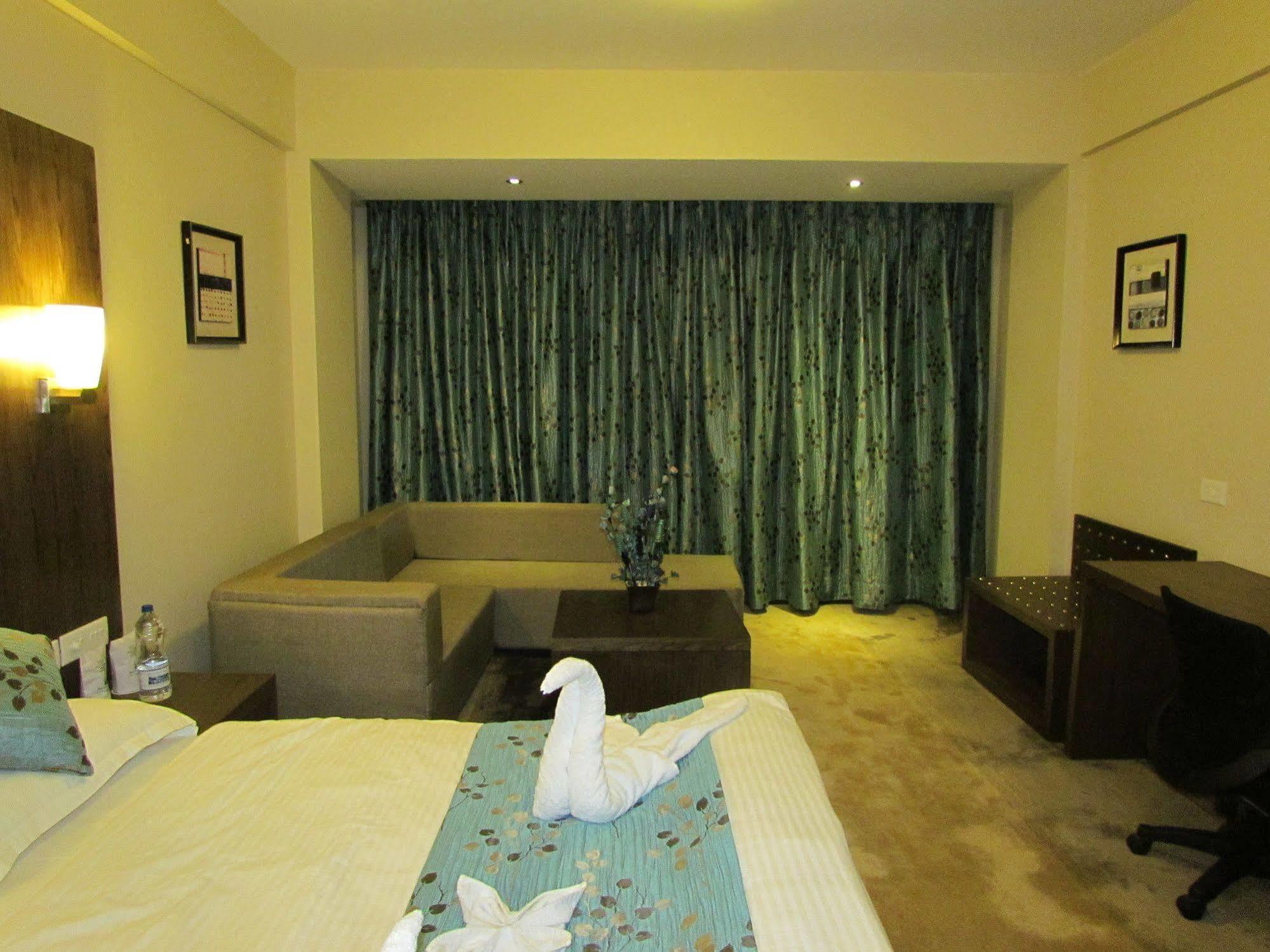 Hotel Pine Spring Wazir Bagh Srīnagar 外观 照片