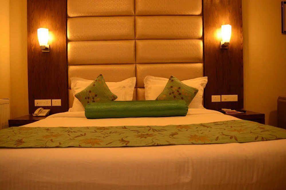 Hotel Pine Spring Wazir Bagh Srīnagar 外观 照片