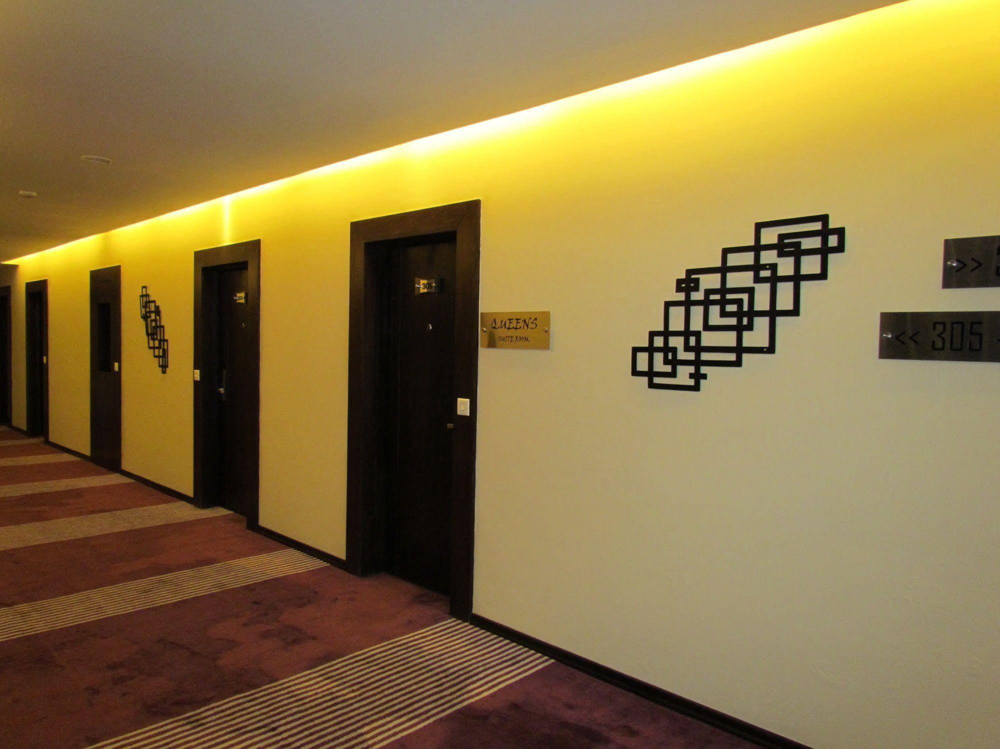 Hotel Pine Spring Wazir Bagh Srīnagar 外观 照片