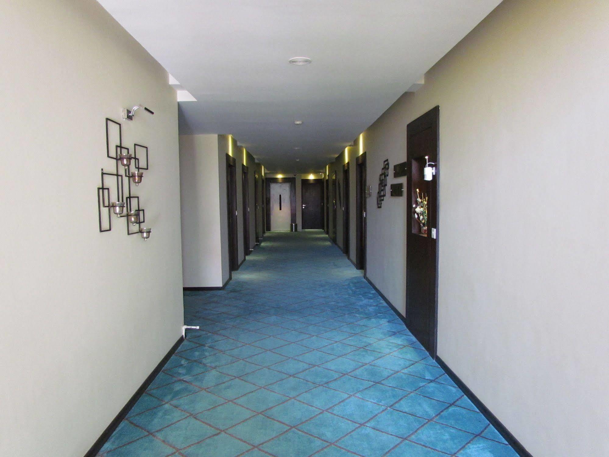 Hotel Pine Spring Wazir Bagh Srīnagar 外观 照片
