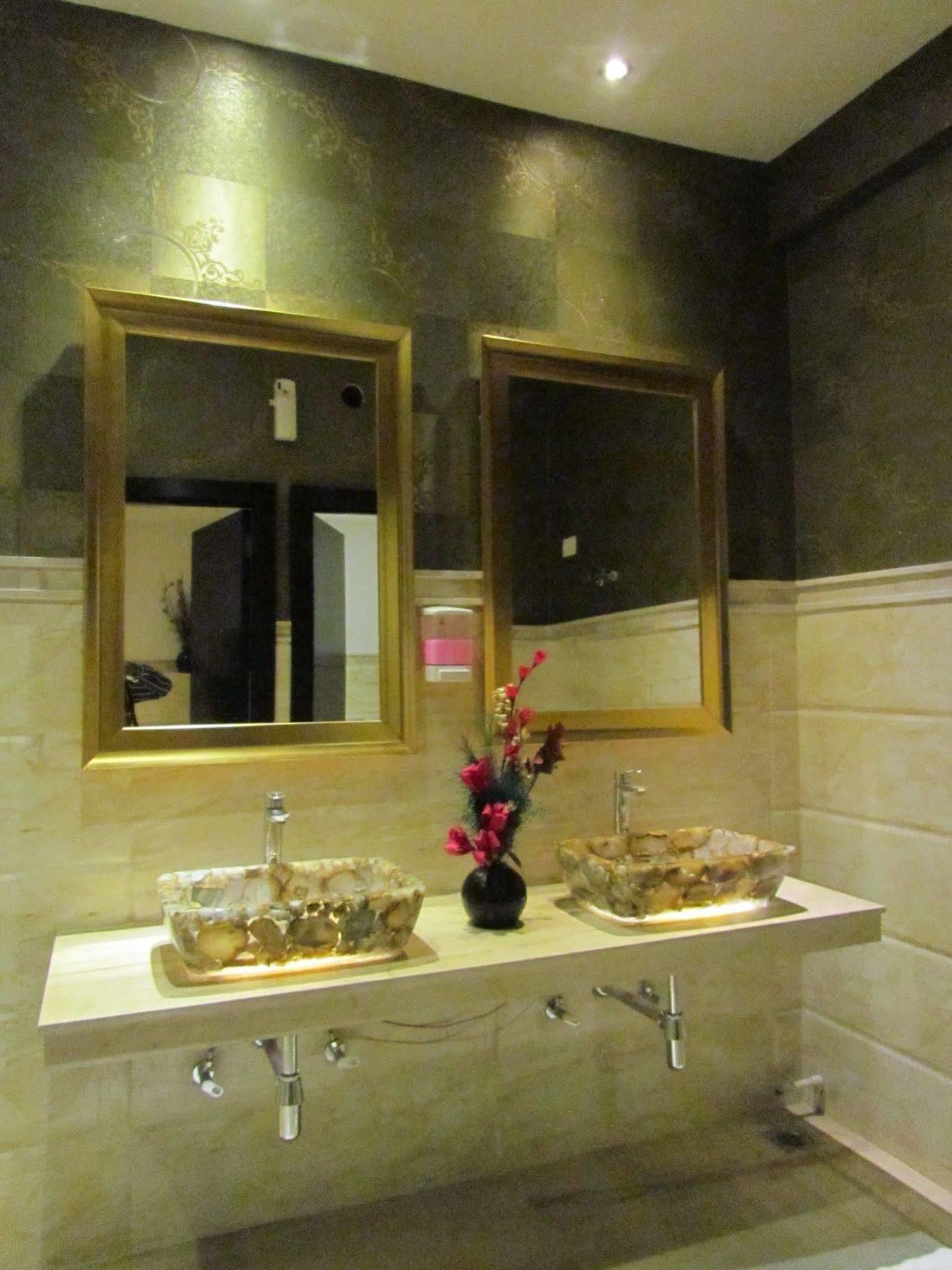 Hotel Pine Spring Wazir Bagh Srīnagar 外观 照片
