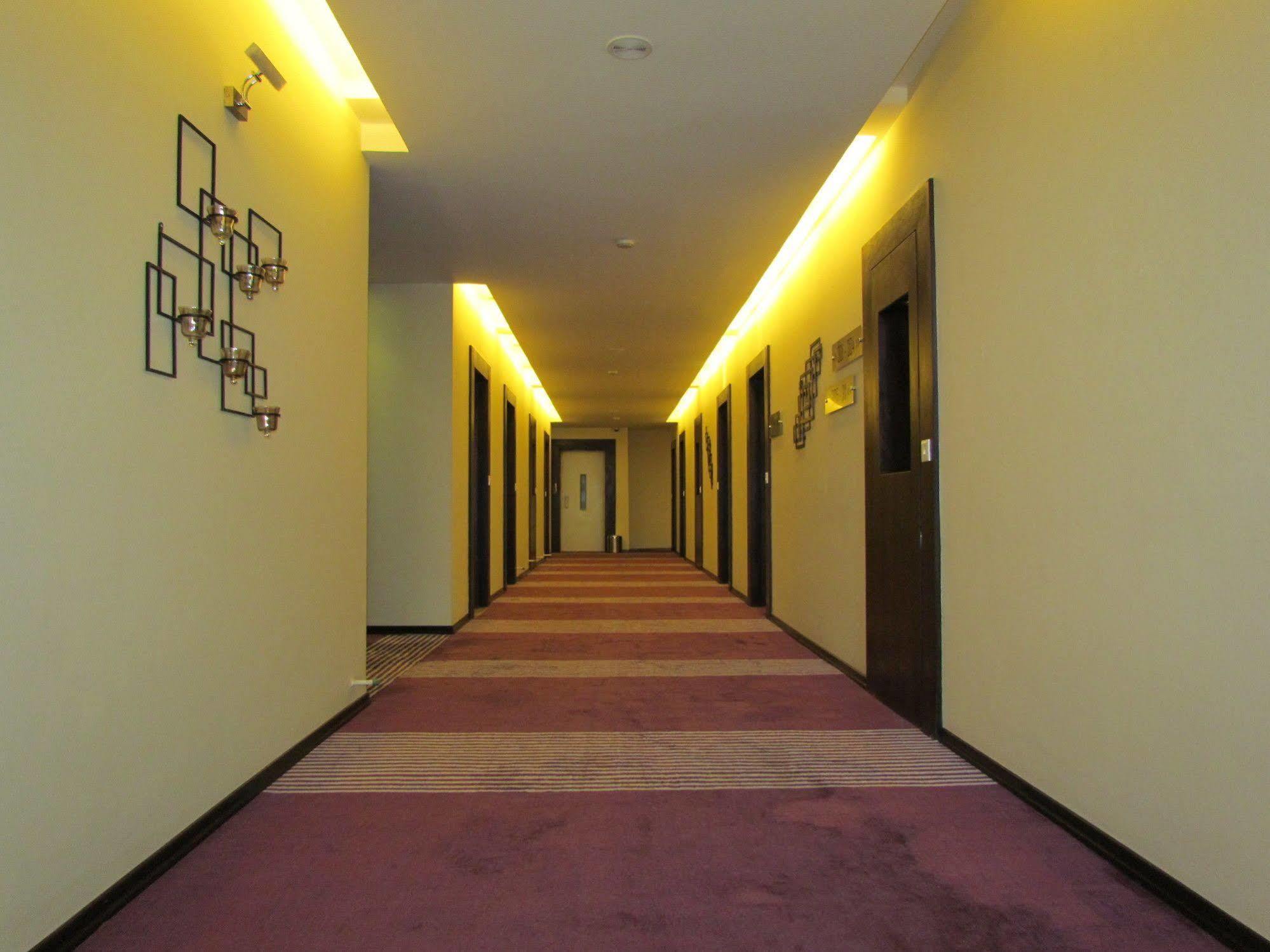 Hotel Pine Spring Wazir Bagh Srīnagar 外观 照片